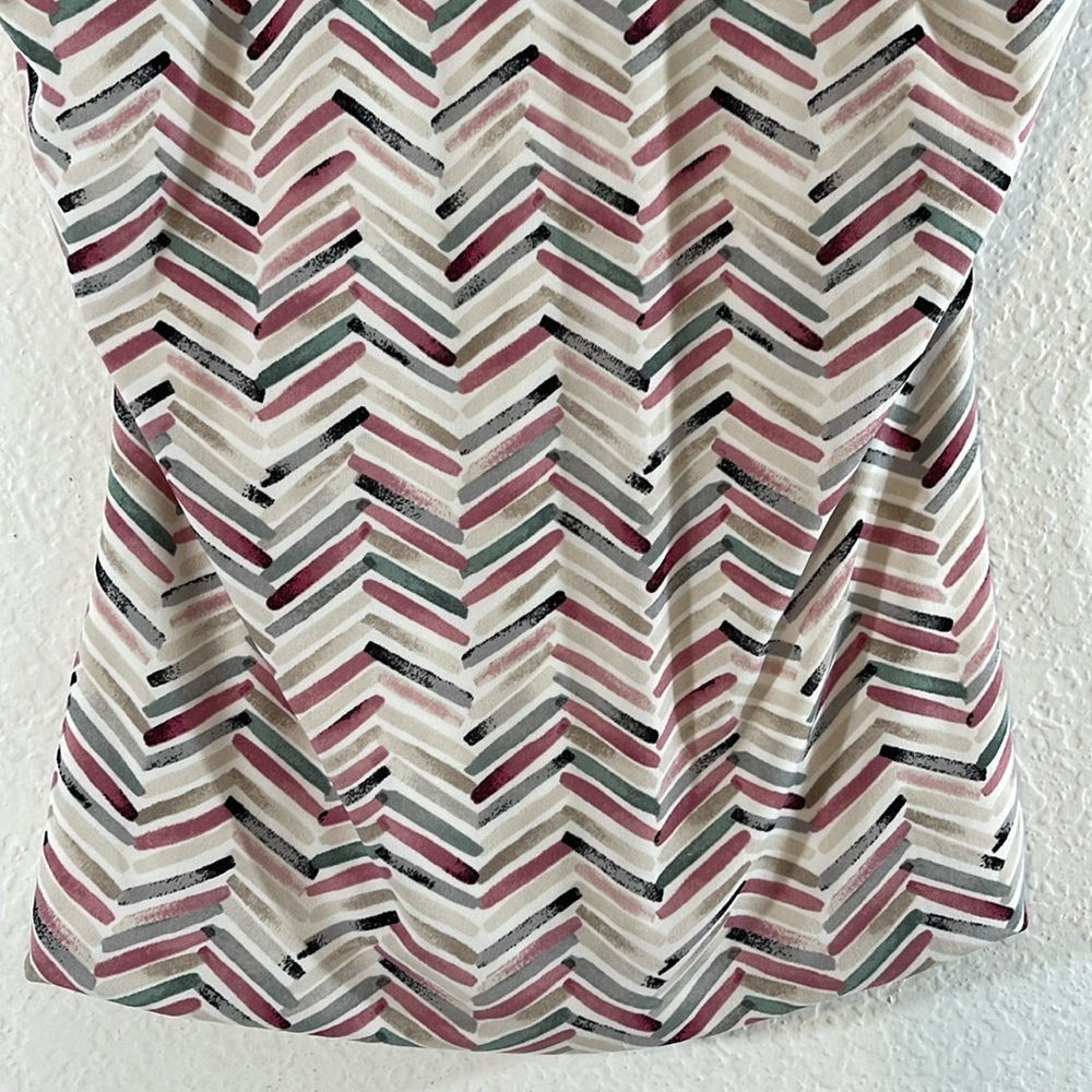 White House Black Market Shirred Tank Blouse Chevron Pattern Sleeveless NWT Sz M - Picture 6 of 10